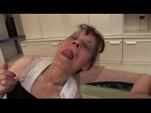 ❤️ Twee oumas en een oupa het 'n drietal Seksvideo by porn af.pornovore.ru ❌
