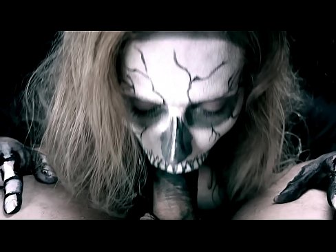 ❤️ Demoon meisie suig haan met haar swart mond en sluk cum. Seksvideo by porn af.pornovore.ru ❌