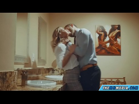 ❤️ Wanneer 'n rondborstige blondine jou in 'n openbare toilet verlei Seksvideo by porn af.pornovore.ru ❌